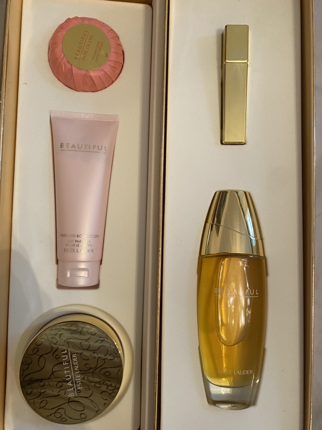 Beautiful Estée Lauder set brand new thumbnail