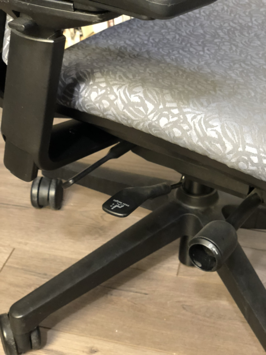 Steelcase Amia Ergonomic Office Chair - photo 3
