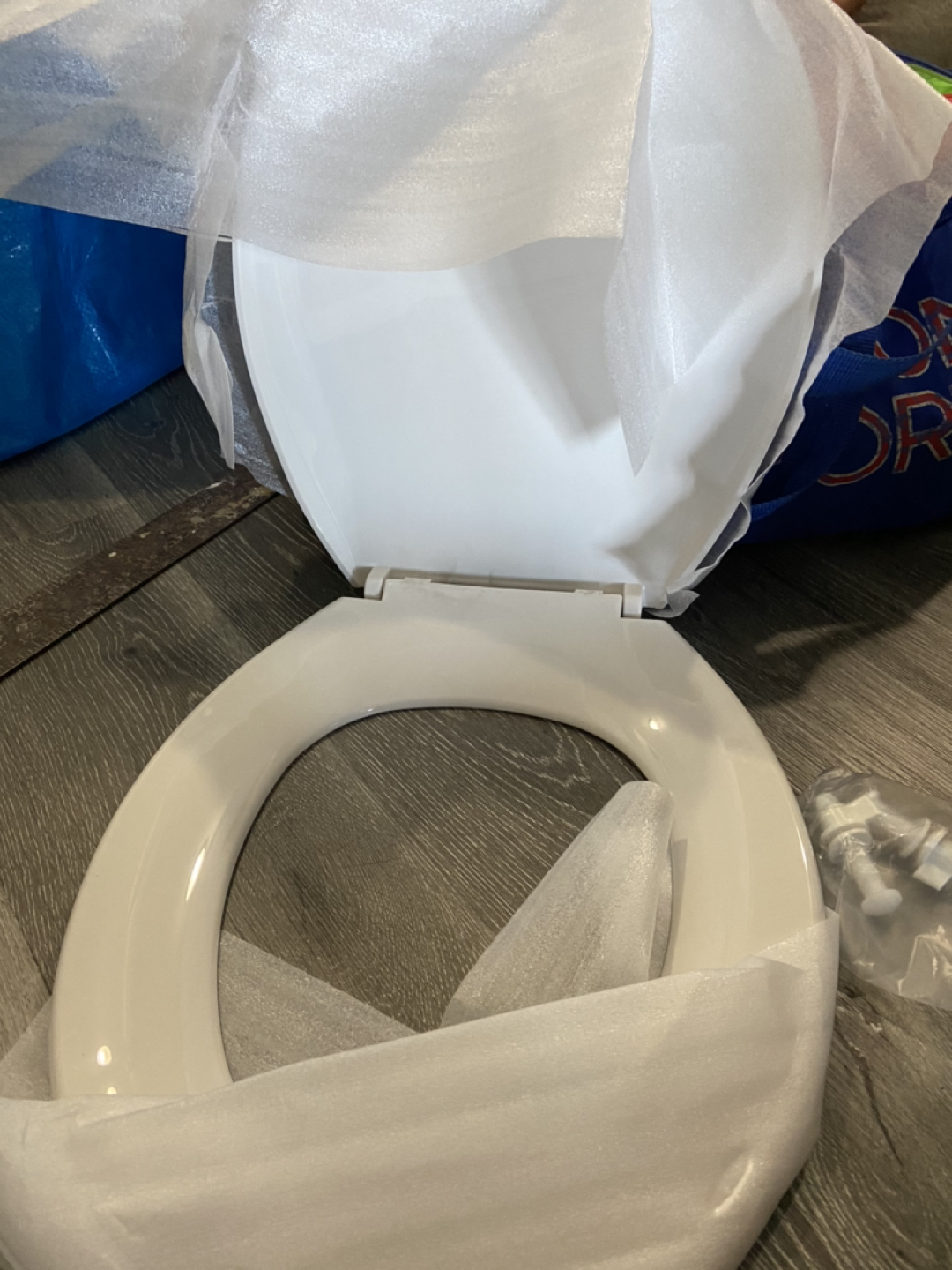 Toilet seat (new) - photo 4