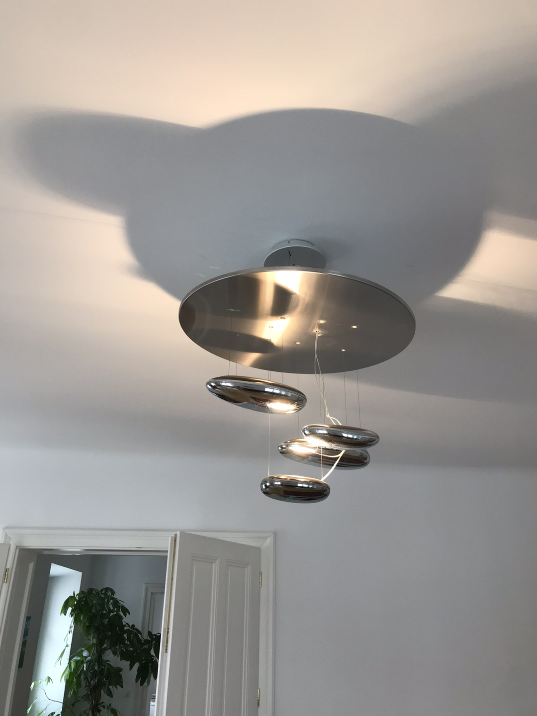 Contemporary ceiling lamp - photo 2