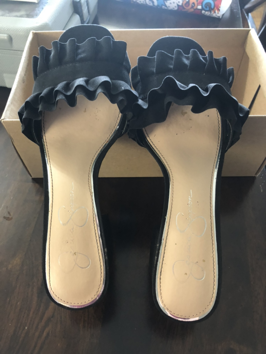 Woman’s shoes size 8.5 thumbnail