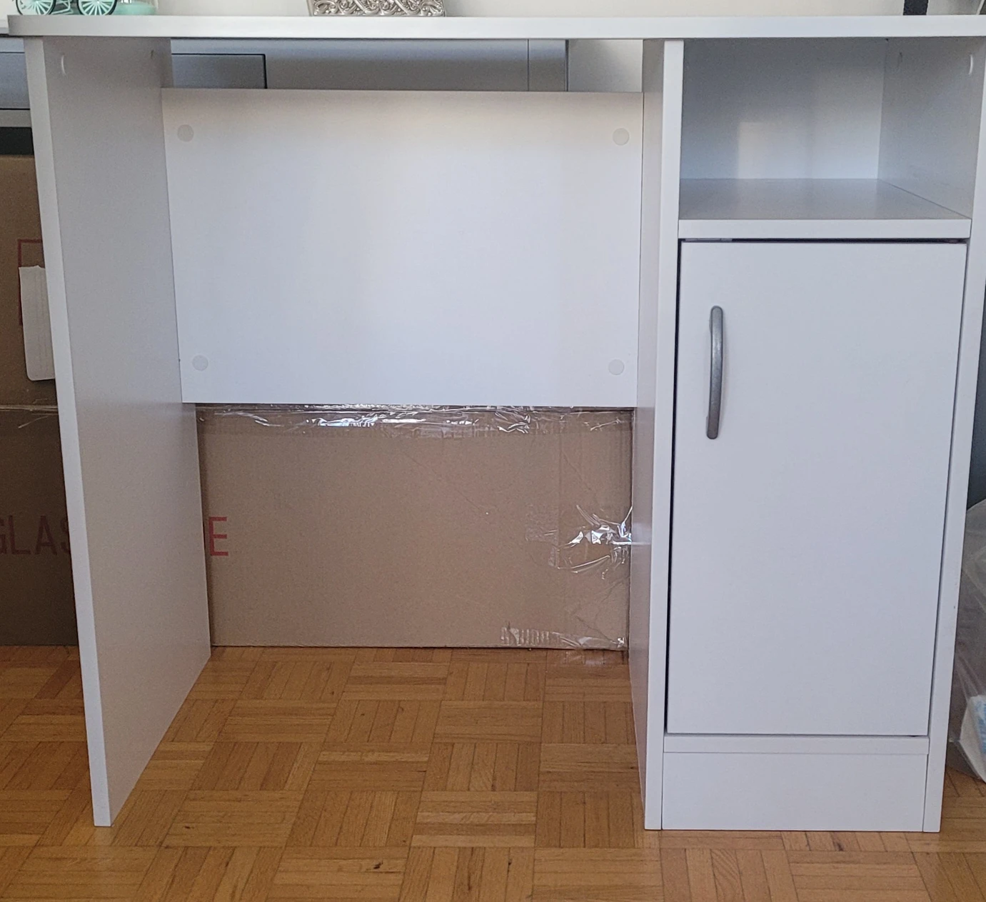 New home study/work desk. White - photo 4