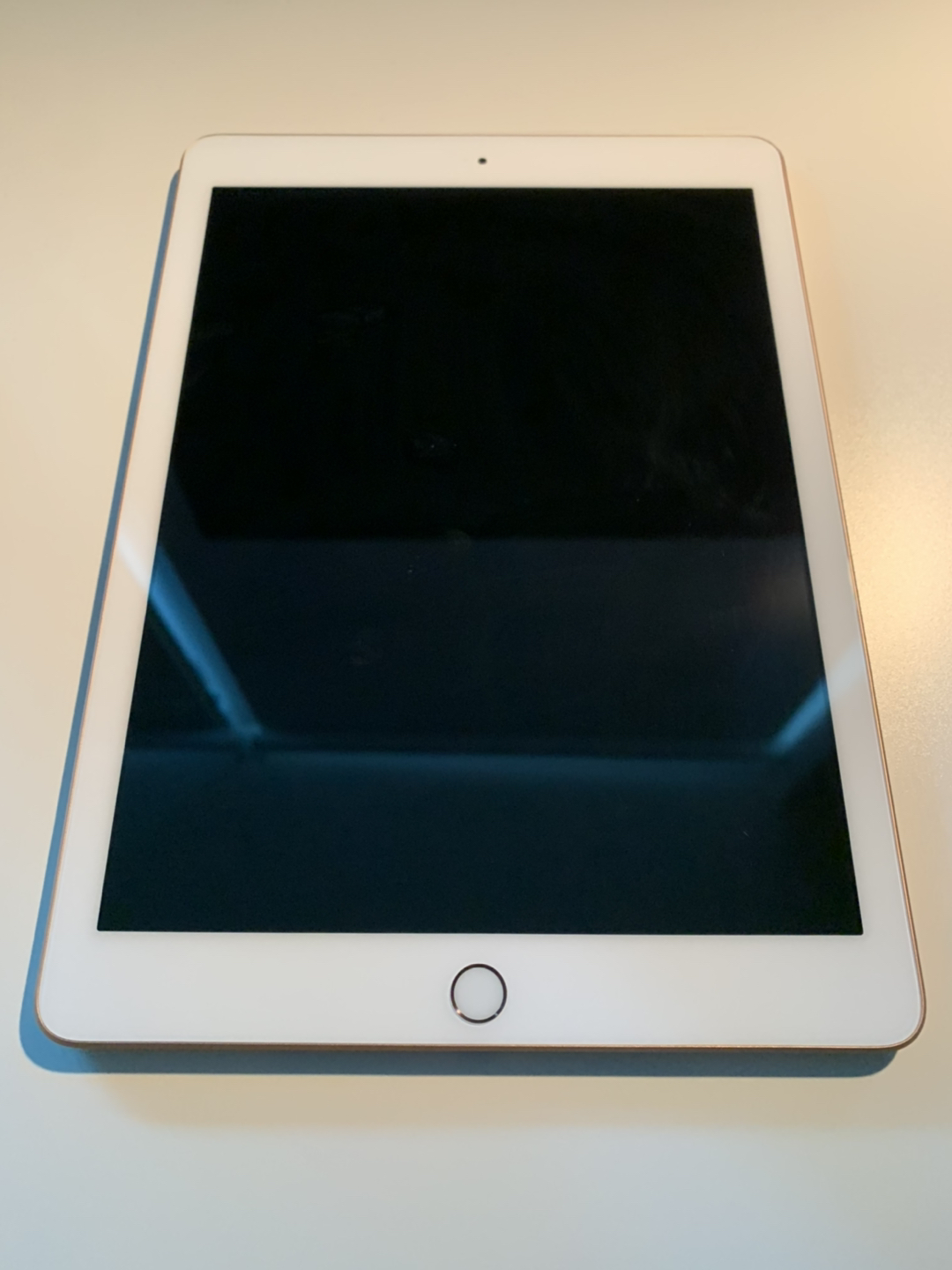 iPad 6th gen rosegold 32gb  thumbnail
