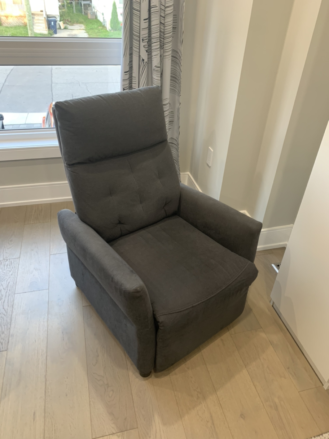 Arm chair / accent chair 