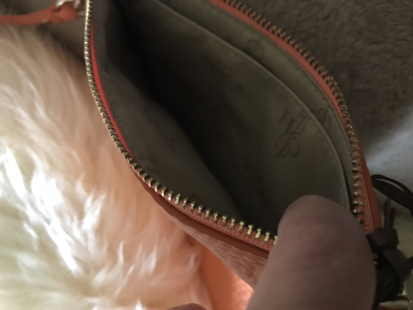 ( BRAND NEW ) Cole Hann Pebble Leather Wristlet image indicator(4)