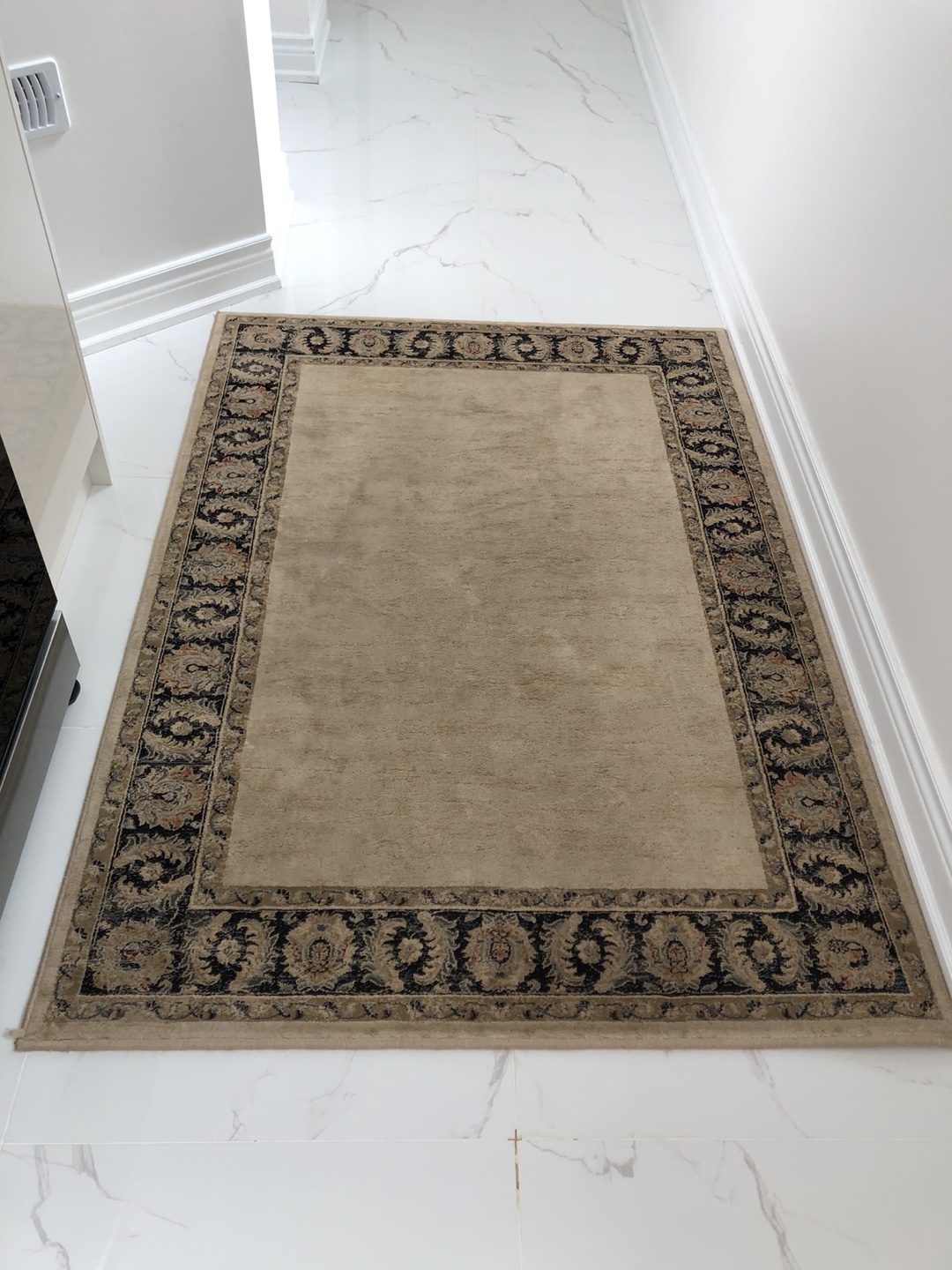 Area rug thumbnail