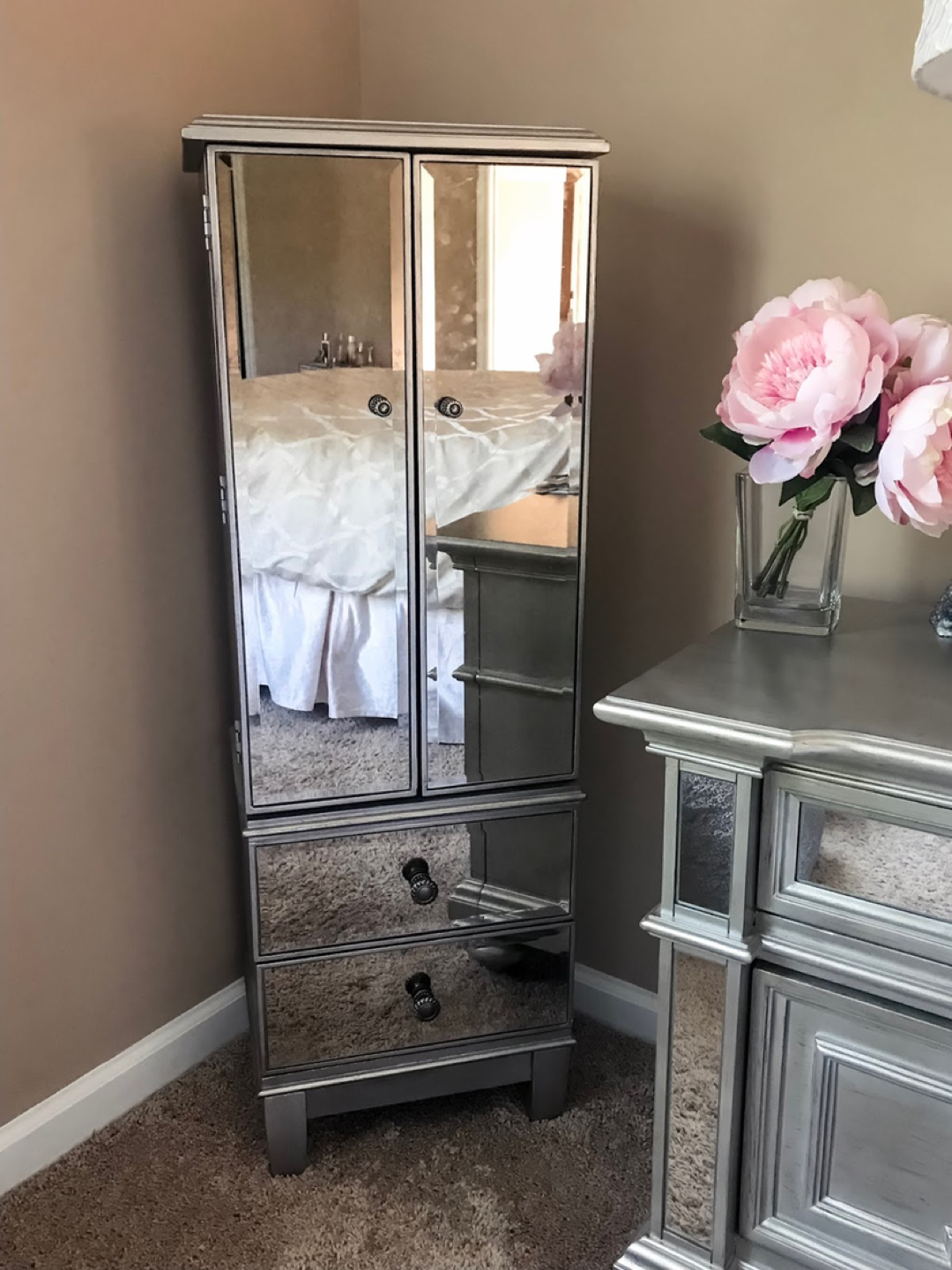mirrored jewelry stand