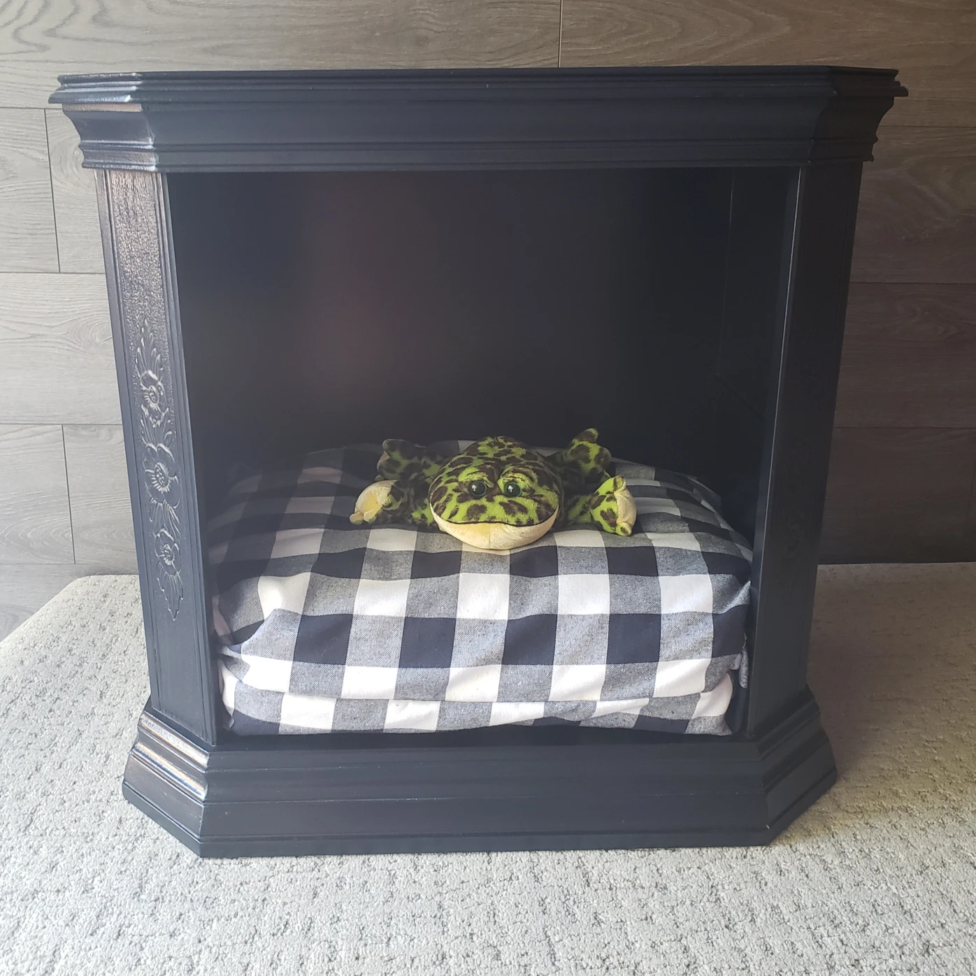 Pet Beds / Nightstands / Sidetables image indicator(6)