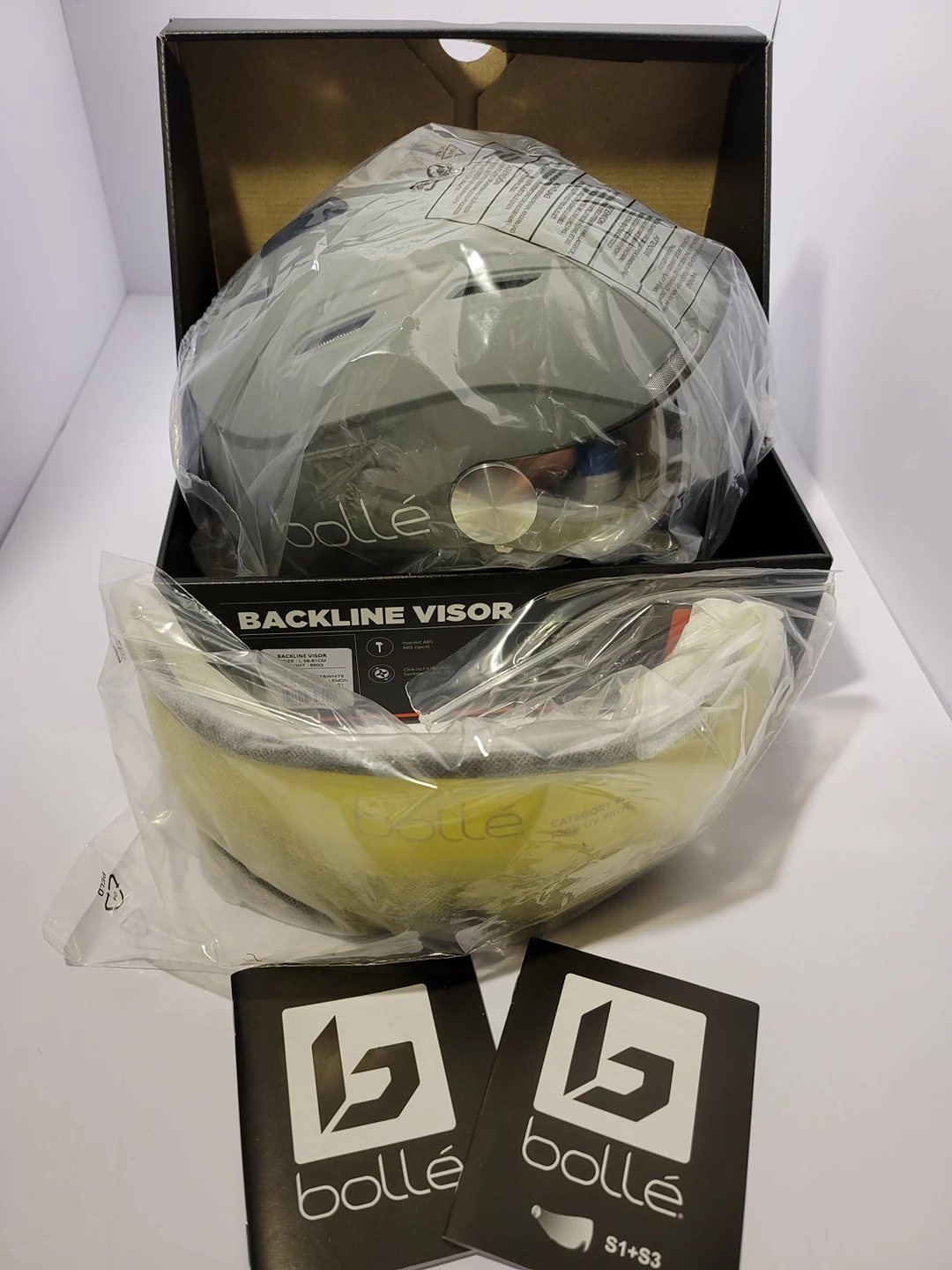 New Bolle Snowboard / Ski Helmet with Visor Large 61 to 63 - photo 2