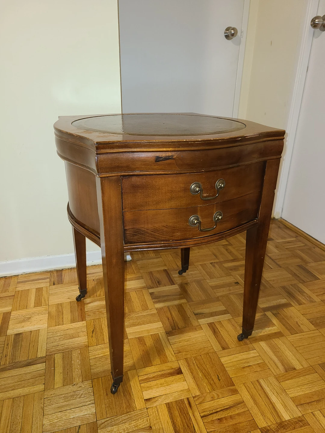 Pair of Vintage Side Tables - photo 3
