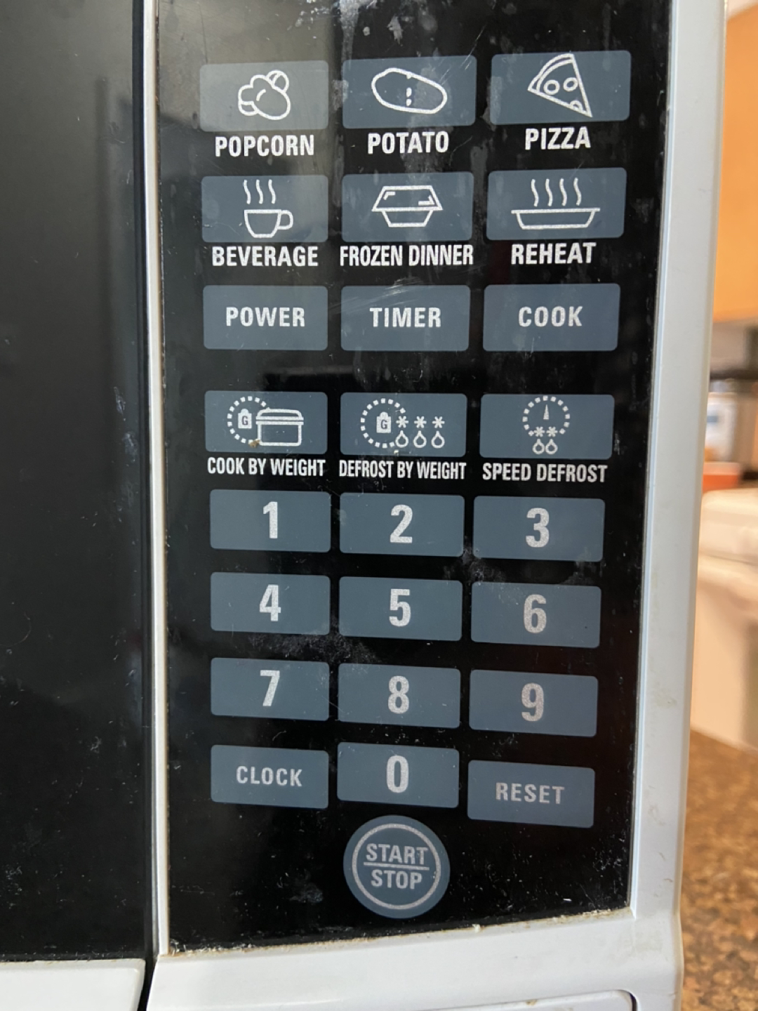 RCA Microwave Oven - photo 2