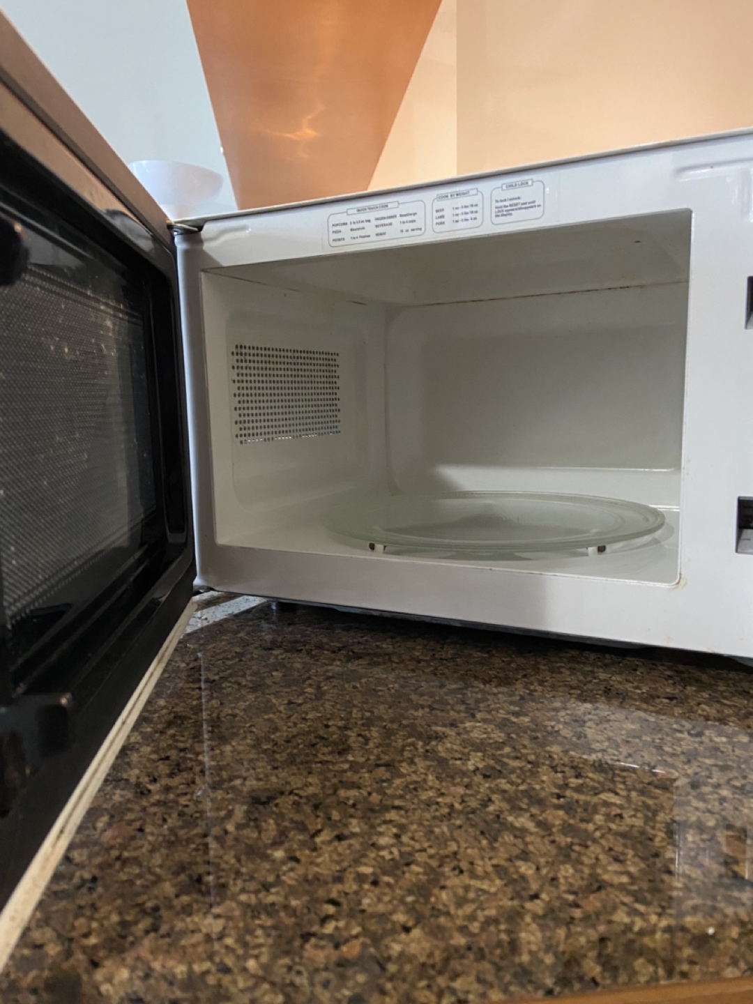 RCA Microwave Oven - photo 3