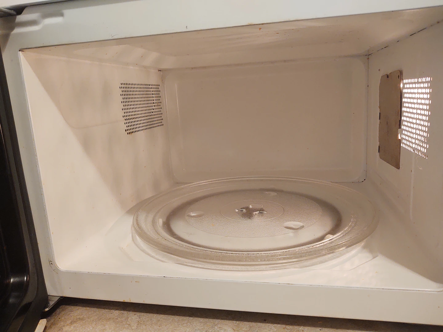 Microwave oven DANBY 1000 watt. - photo 2