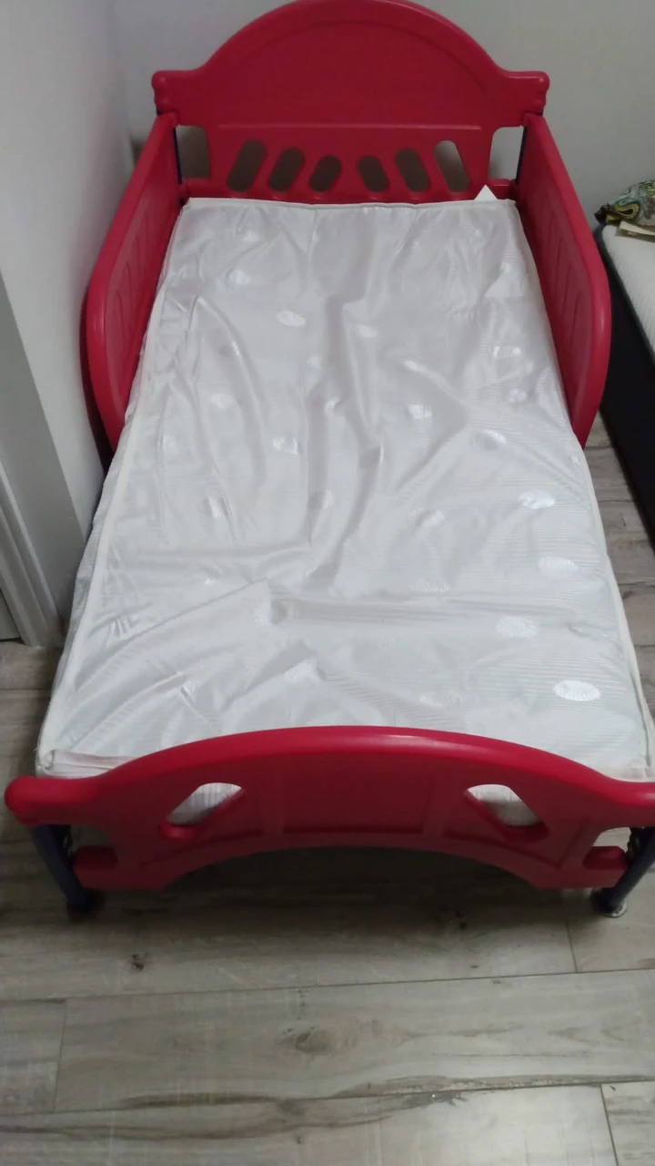 Toddler bed with mattress