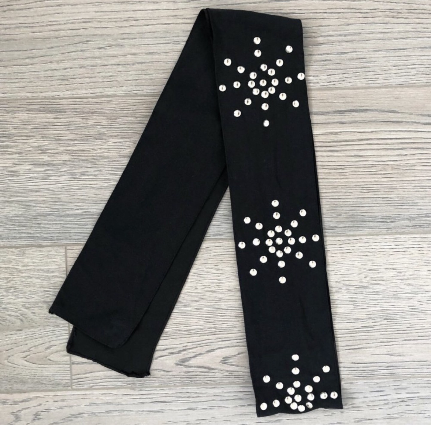 Black Head Tie with Metal Flower Pattern Studs image indicator(3)