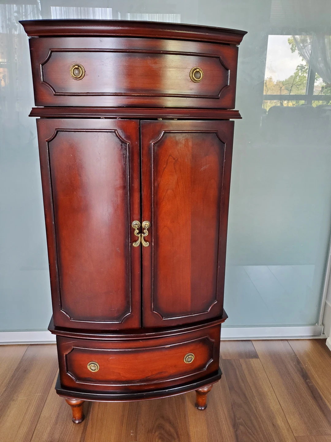 Jewelry chest