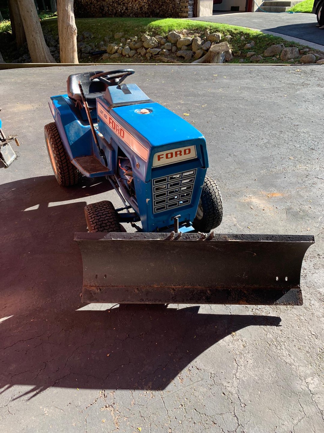 Ford LGT 100 Lawn Tractor - photo 5