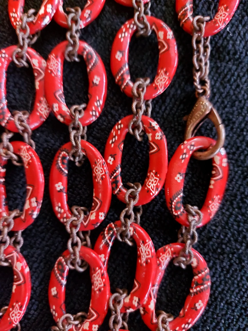 🎁🎁 VINTAGE "BANDANA" PAINTED WOODEN LINK NECKLACE image indicator(2)