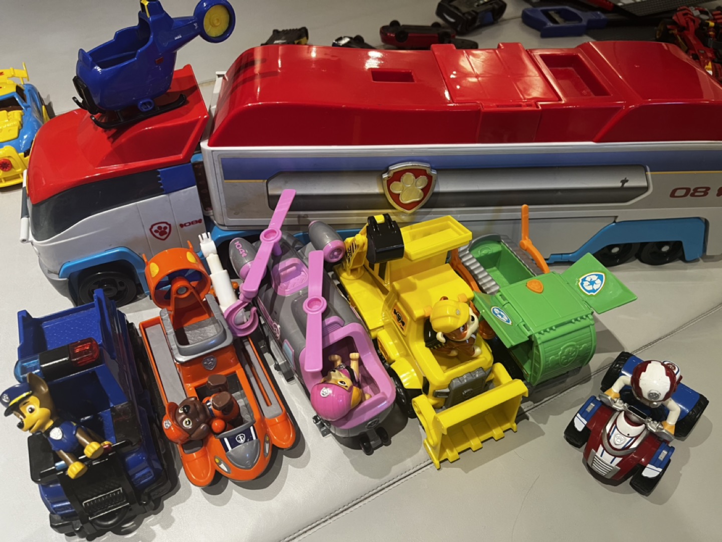 Paw Patrol total toy set+ Ultimate Rescue Truck