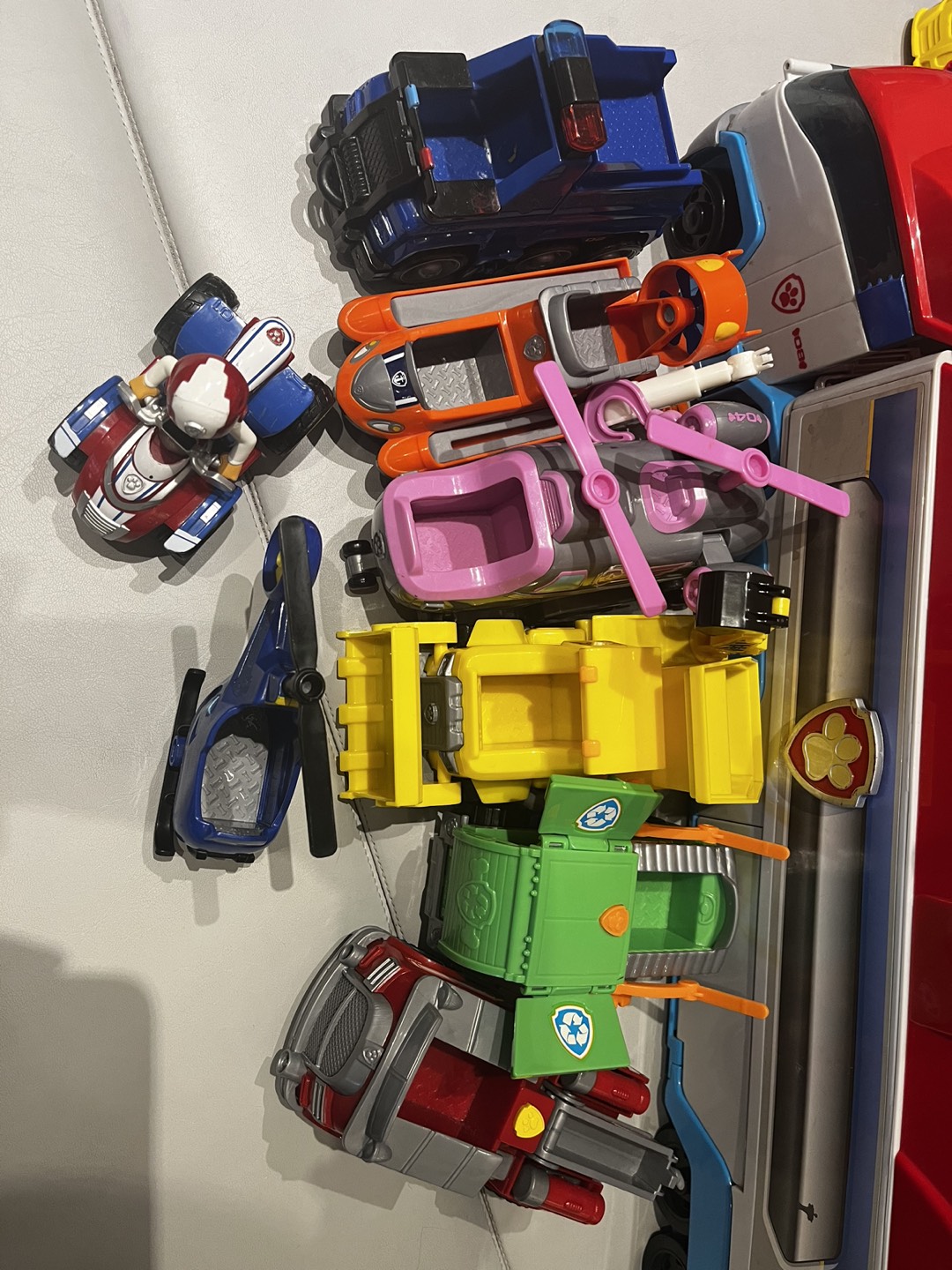 Paw Patrol total toy set+ Ultimate Rescue Truck - photo 5