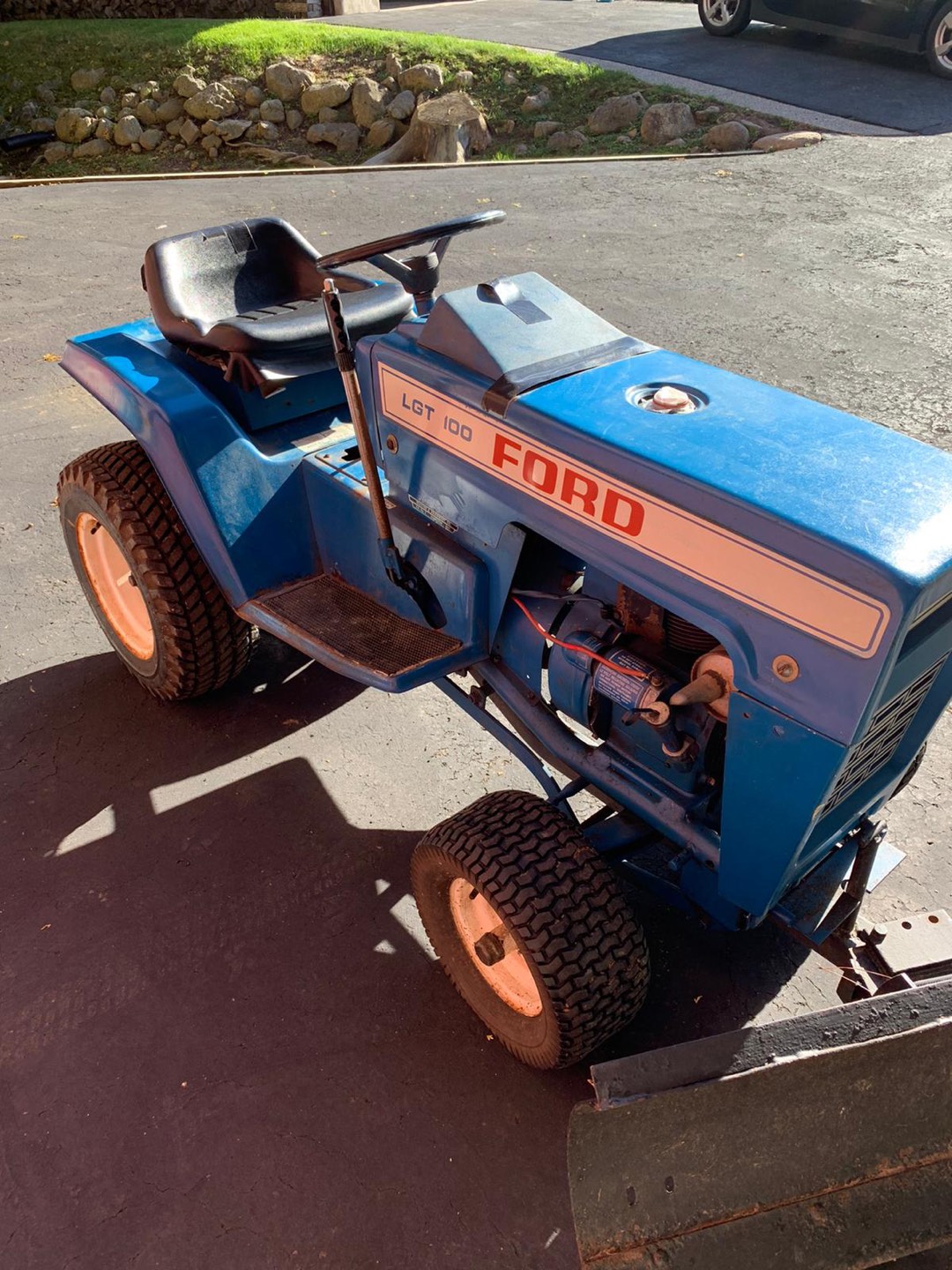 Ford LGT 100 Lawn Tractor - photo 4