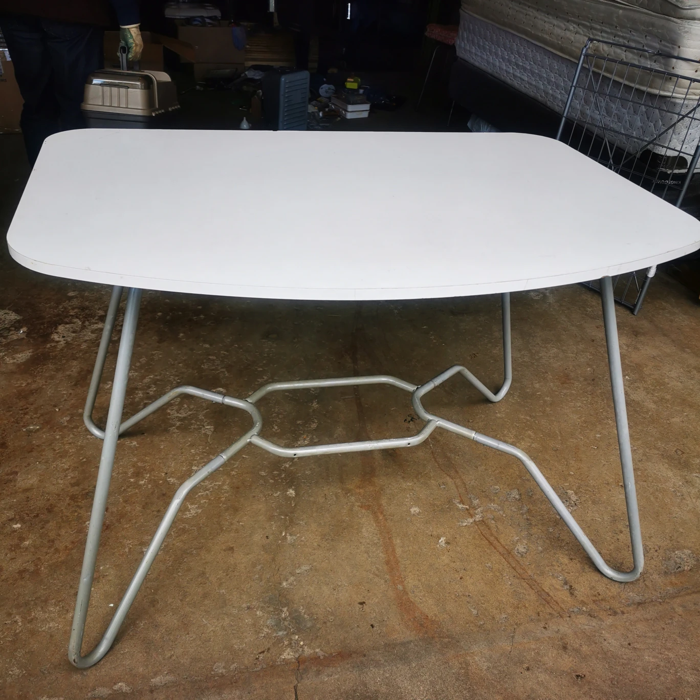 Computer/studying desk $10