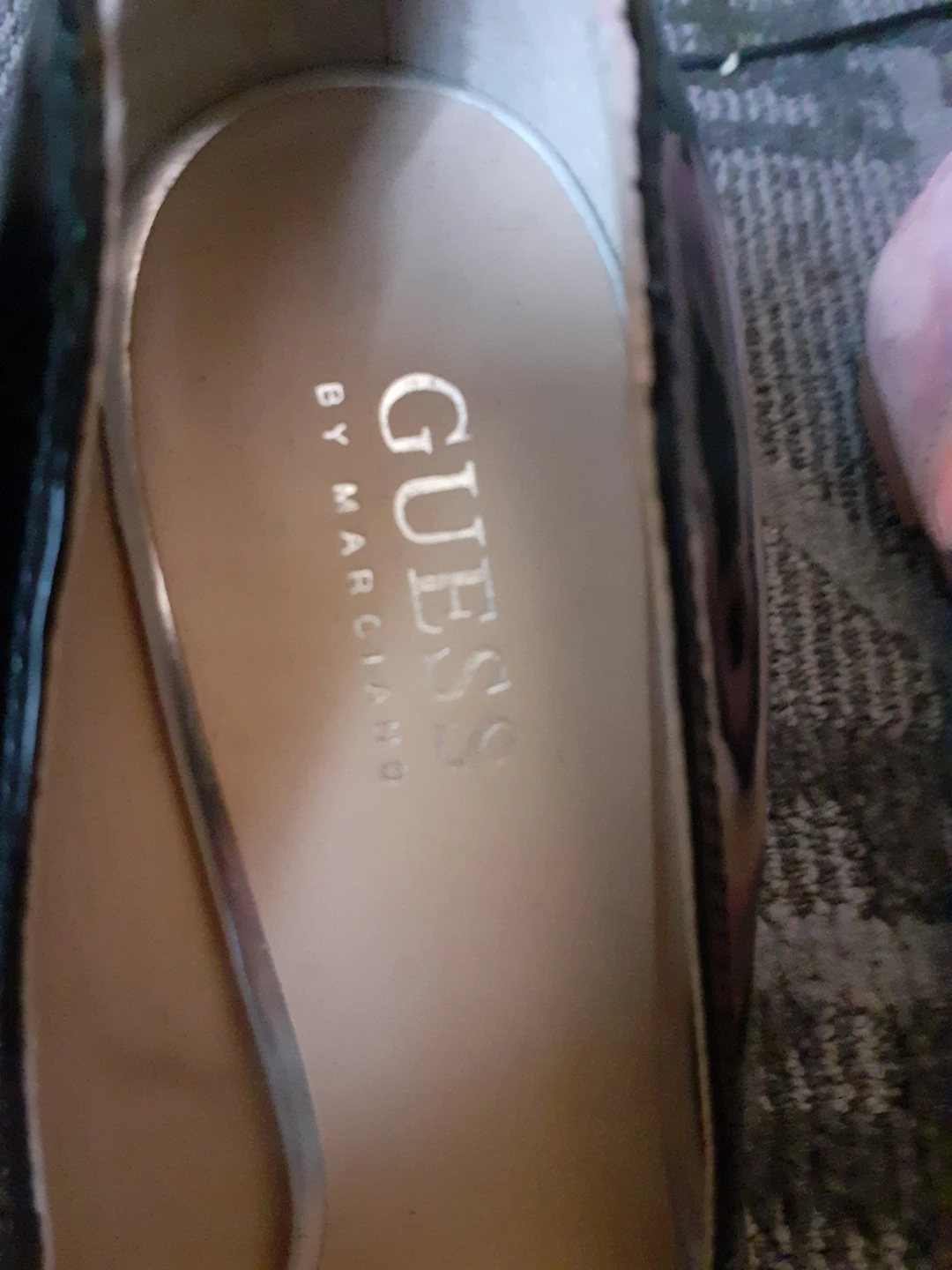 guess shoes thumbnail