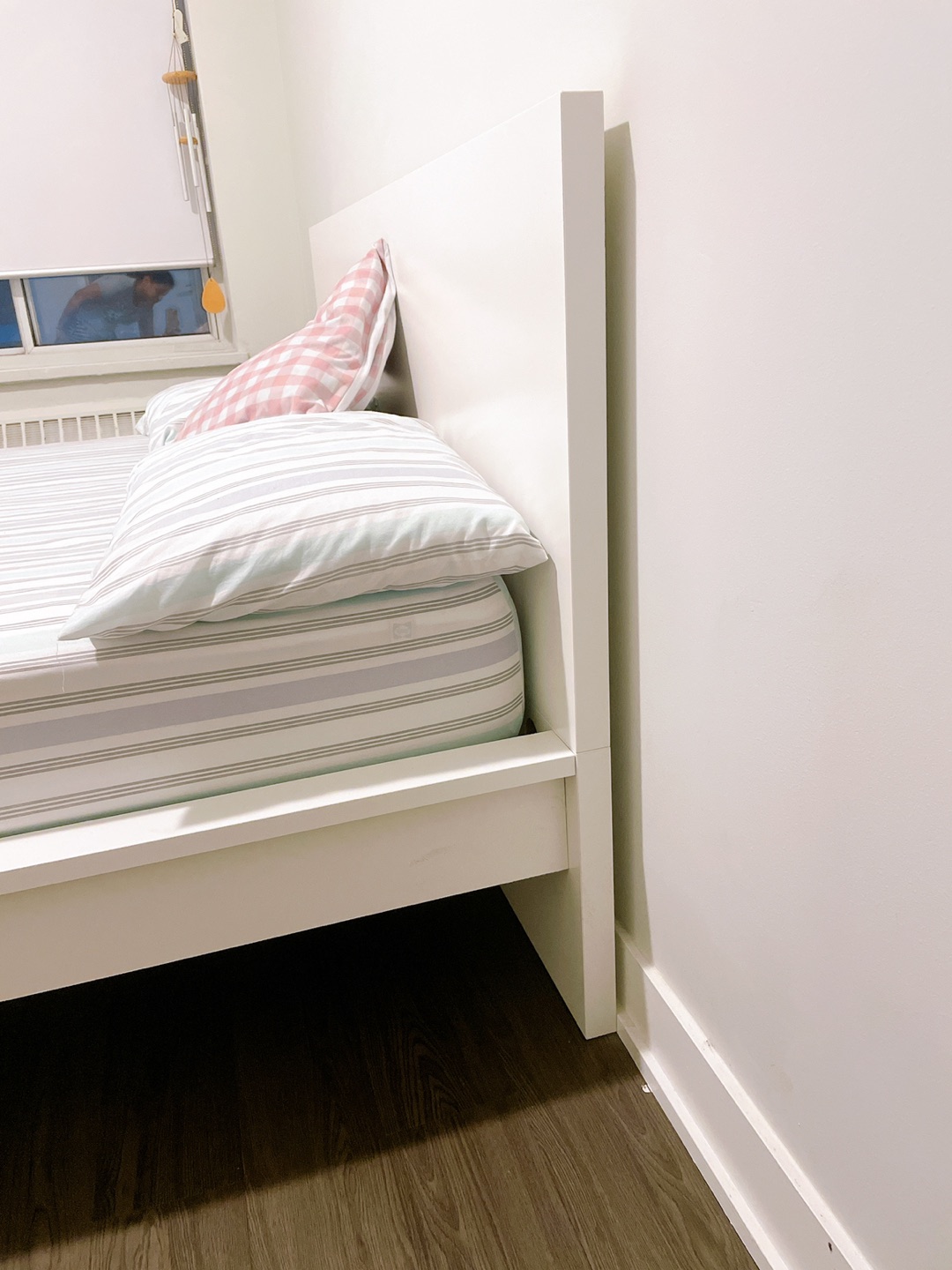 Beautiful queen white bed frame with headboard - photo 4