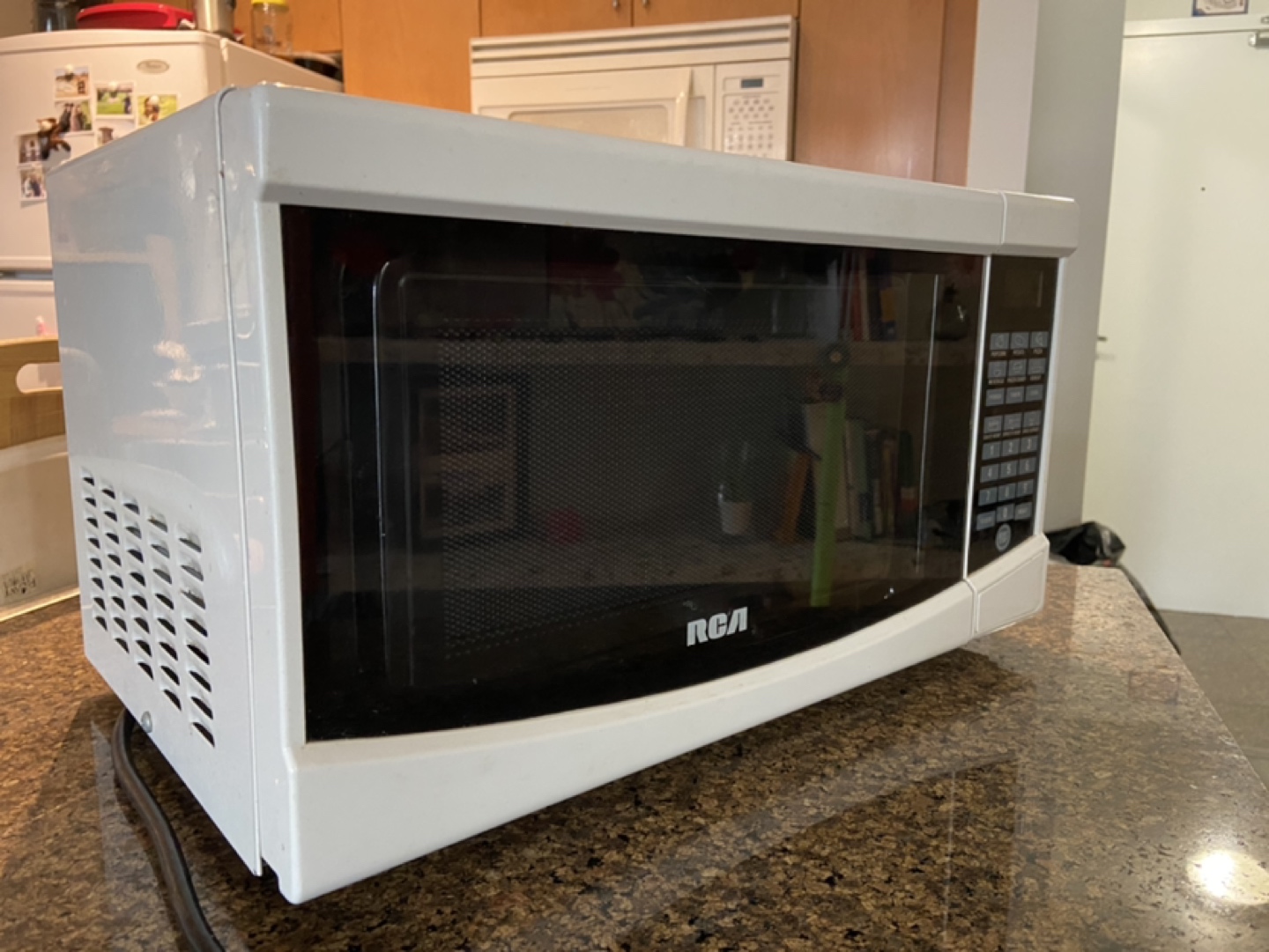 RCA Microwave Oven thumbnail