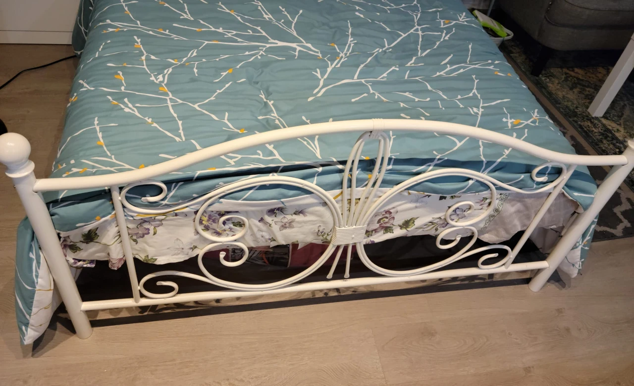 Full size mattress and bed frame - photo 4