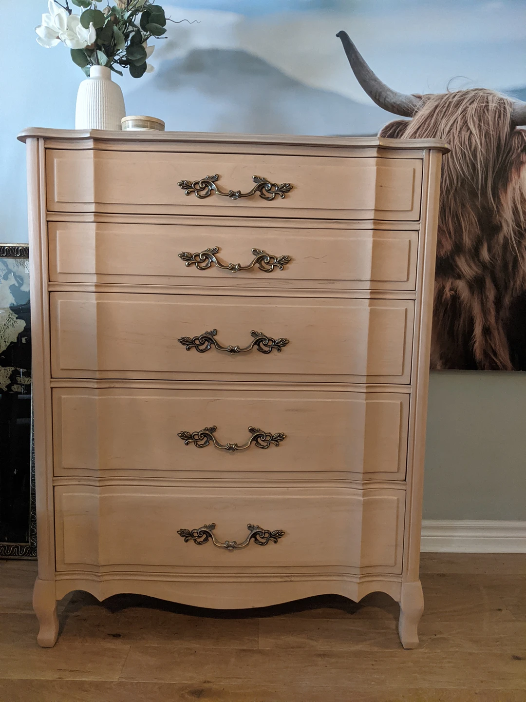 French provincial dresser - photo 5