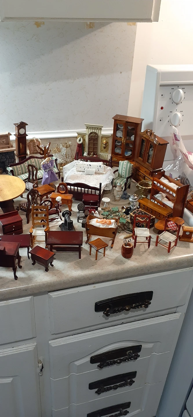 Assorted Doll House Furniture thumbnail
