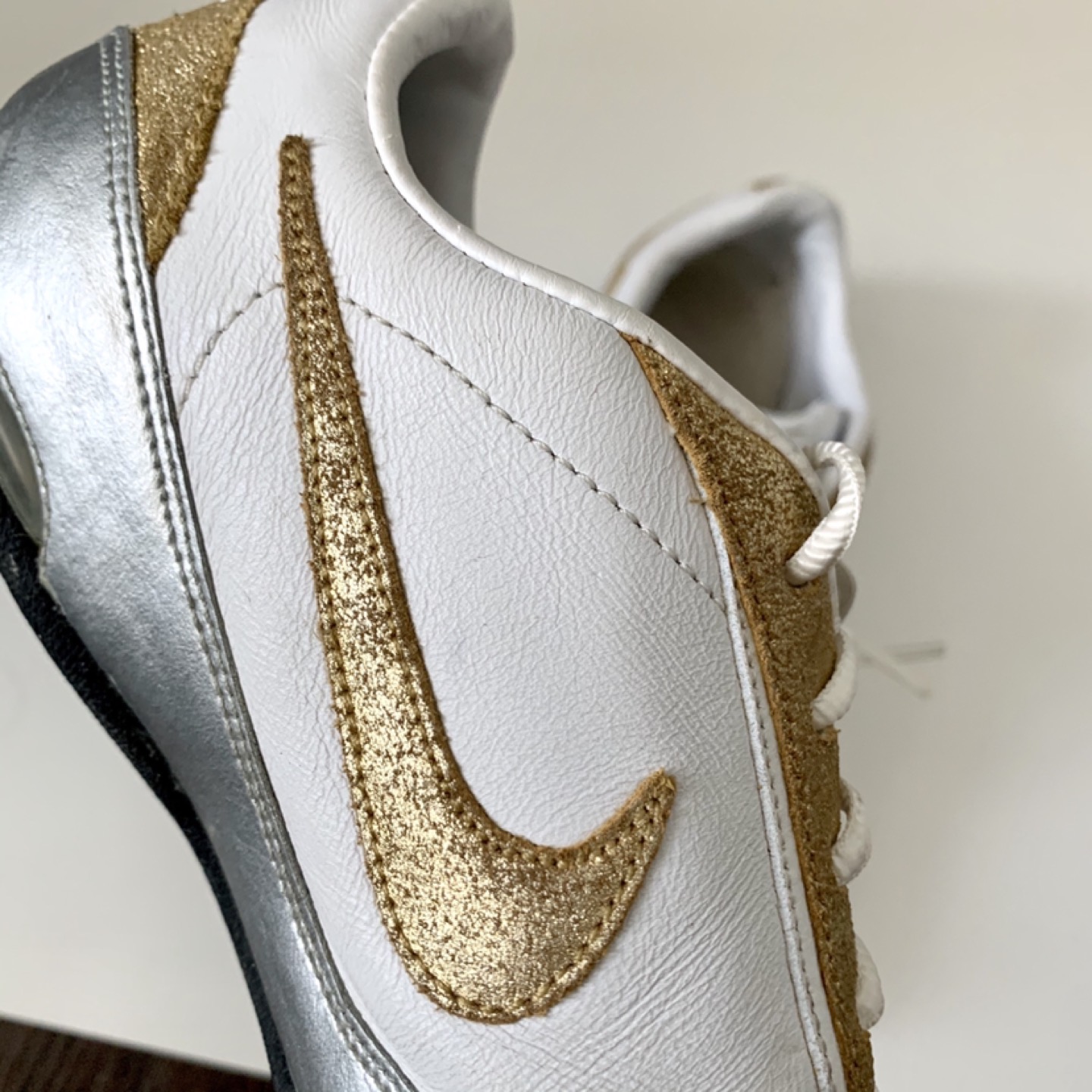Women’s soccer shoes Nike size 6 white  - photo 4