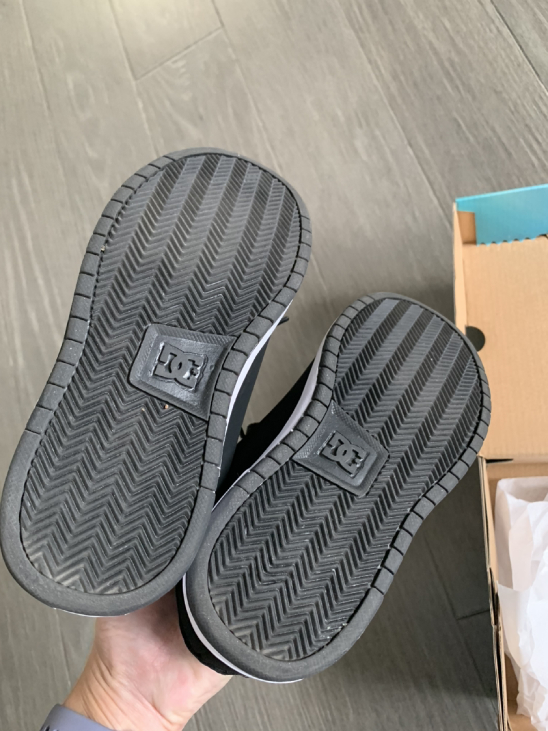 DC girls shoes image indicator(4)