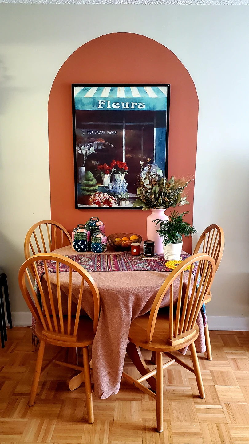 Round Dining Table with 4 Chairs