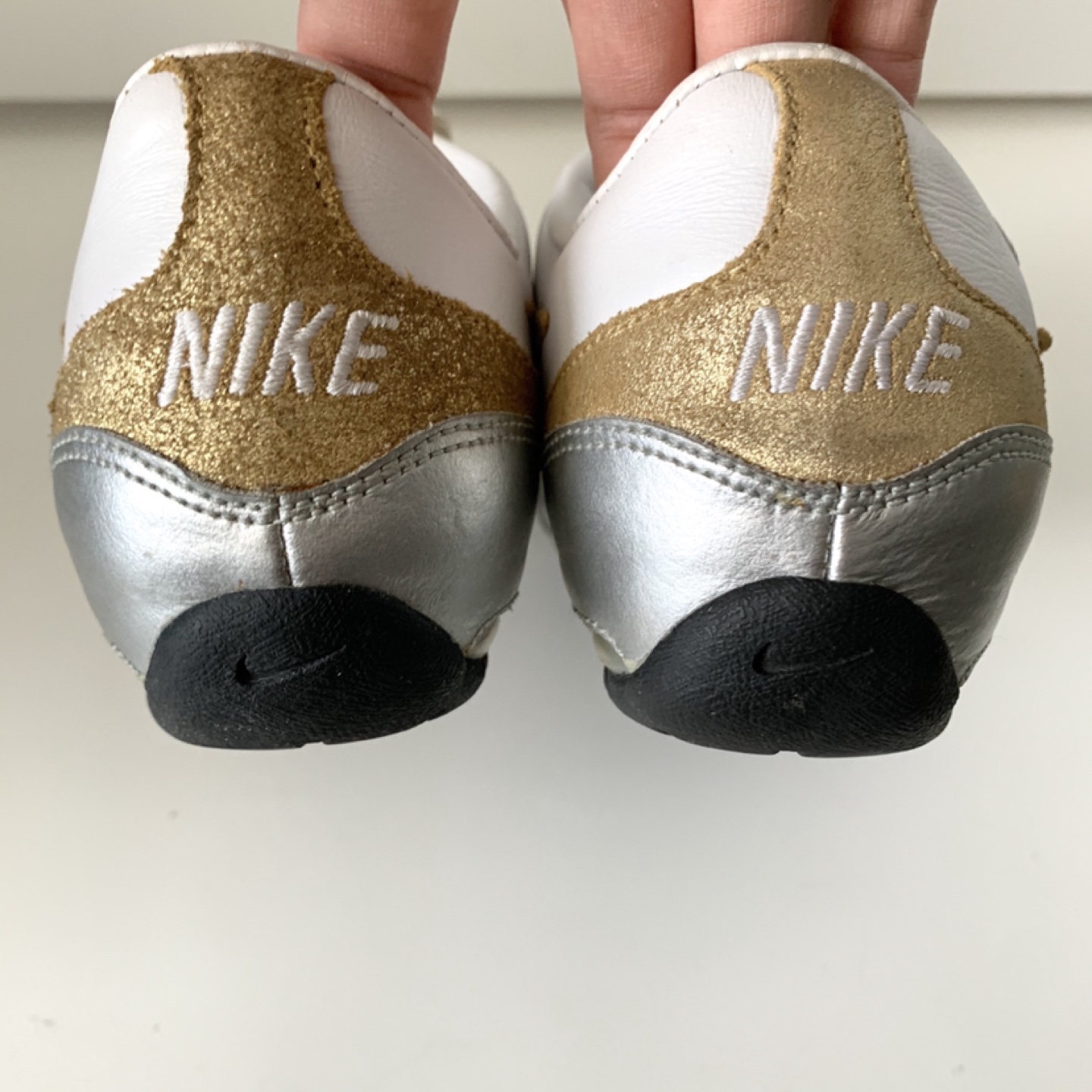 Women’s soccer shoes Nike size 6 white  - photo 3