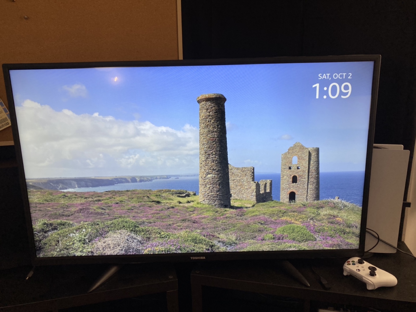 Toshiba 50 inch TV - photo 2