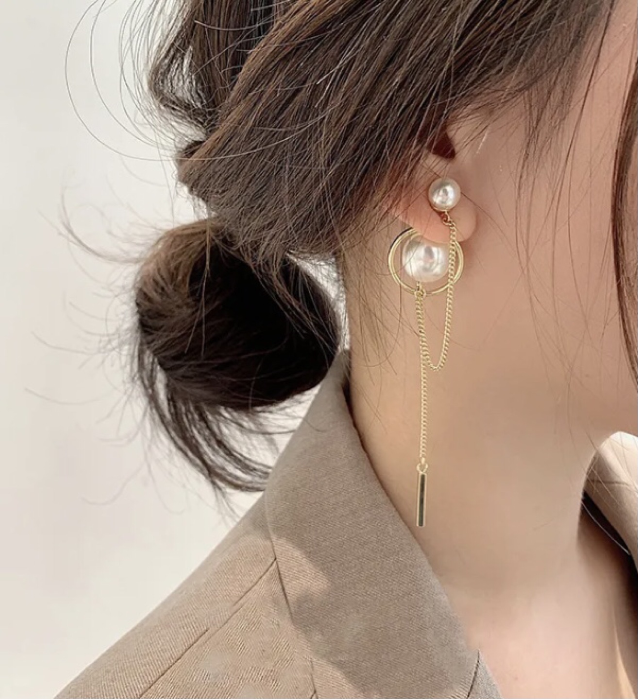 Chained pearl earrings thumbnail