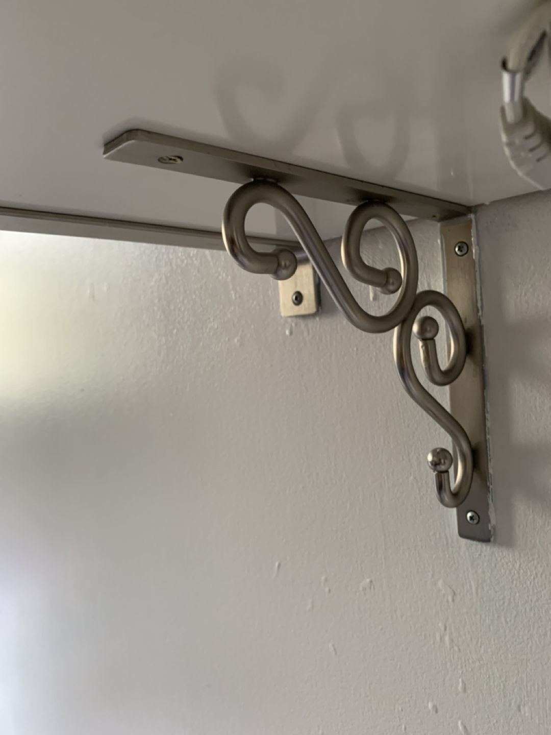 White Shelf for sale with accessories!!! image indicator(4)