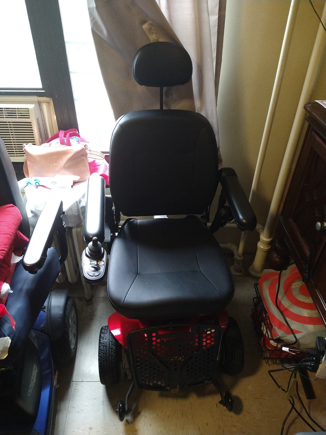 GREAT MOTORIZE WHEELCHAIR IN GREAT CONDITION
