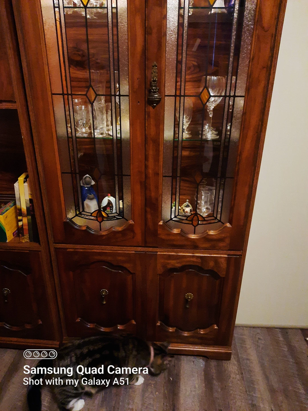 2 Beautiful Wall Units image indicator(2)