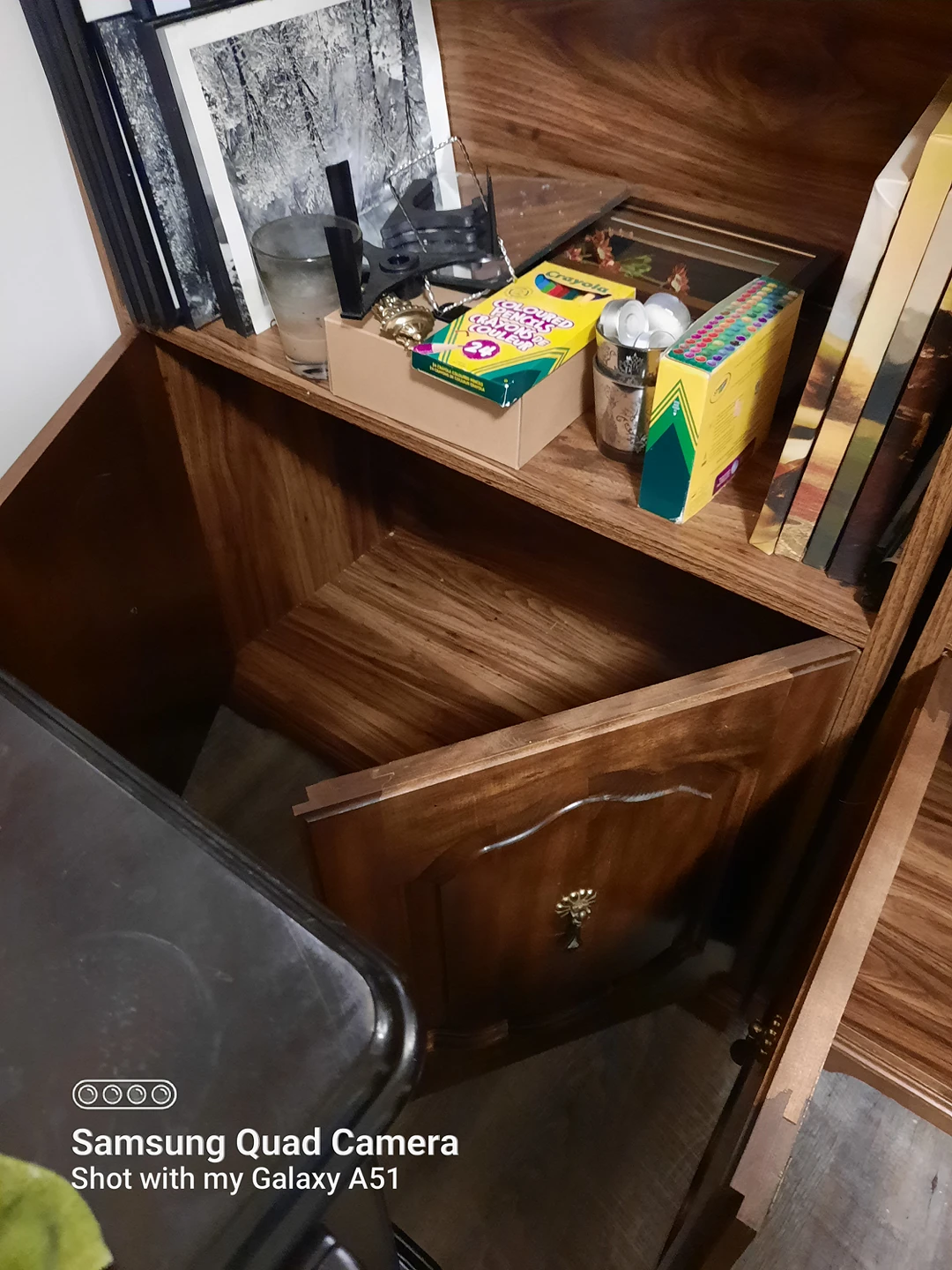 2 Beautiful Wall Units image indicator(9)