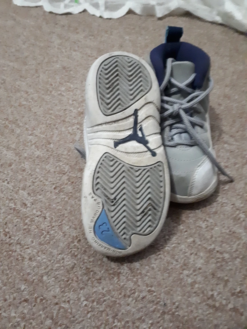 running shoes for a child - photo 2