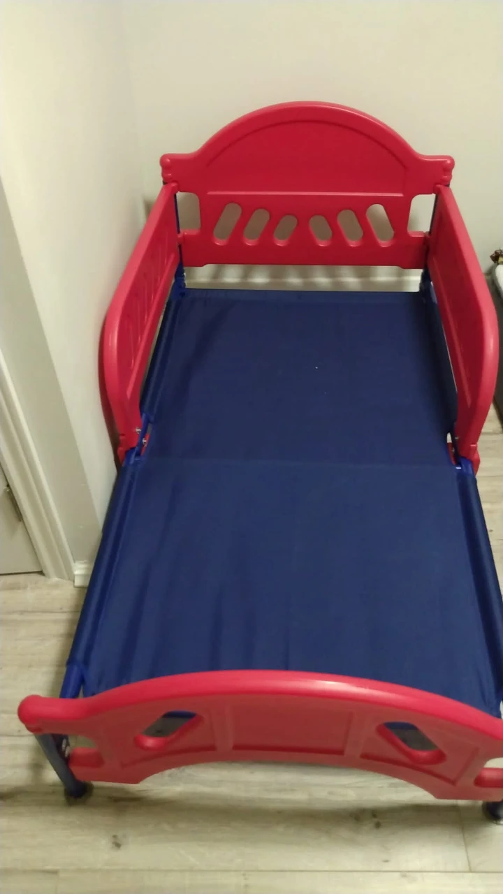 Toddler bed with mattress - photo 2