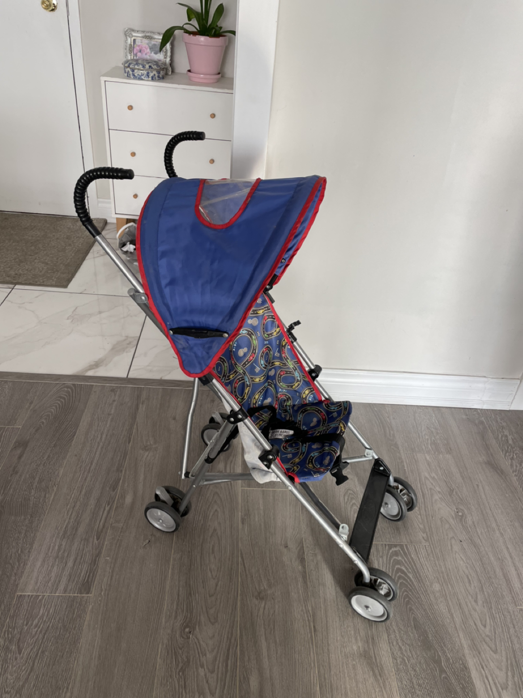 Small and compact walking/commute stroller thumbnail