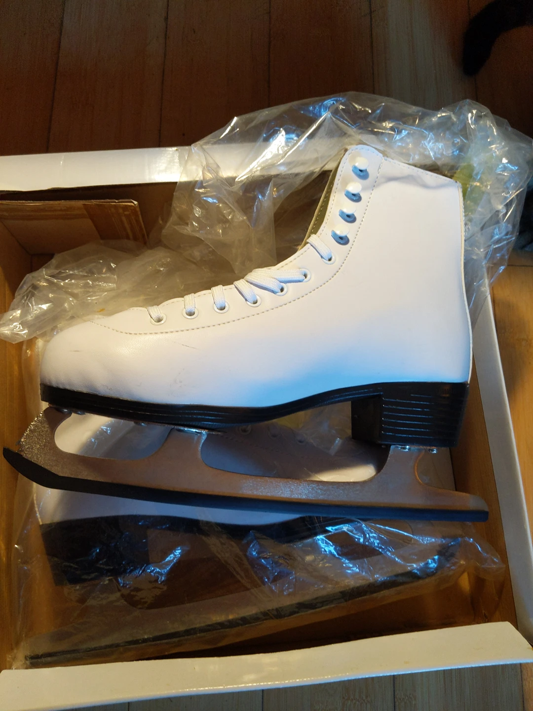 American Figure Skates image indicator(2)