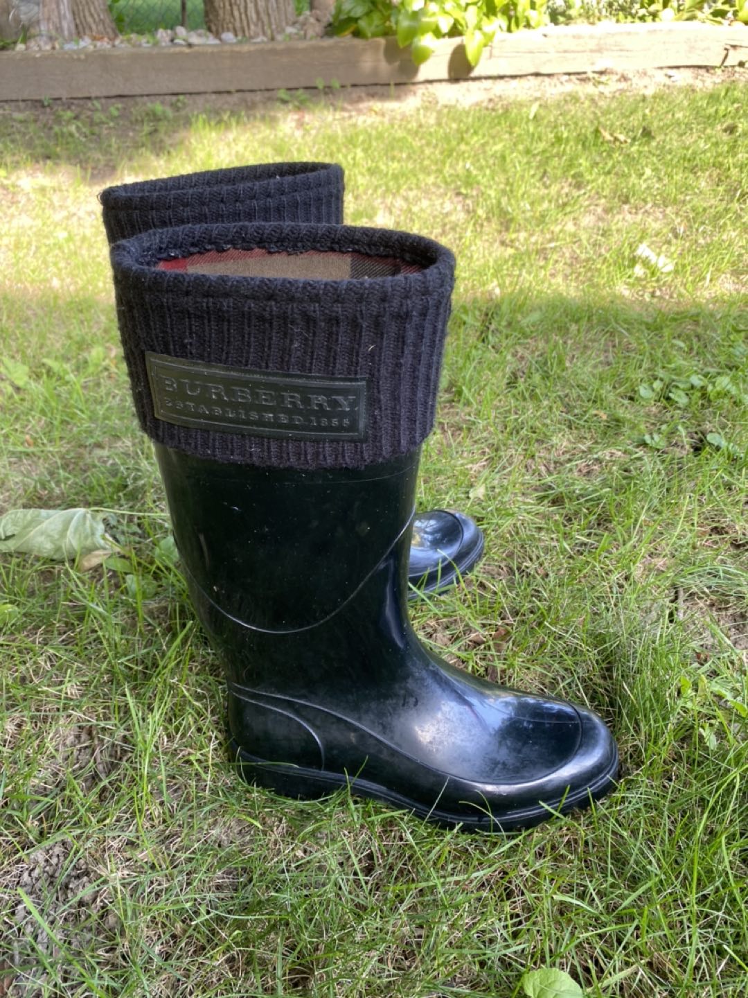 Burberry rainboots thumbnail