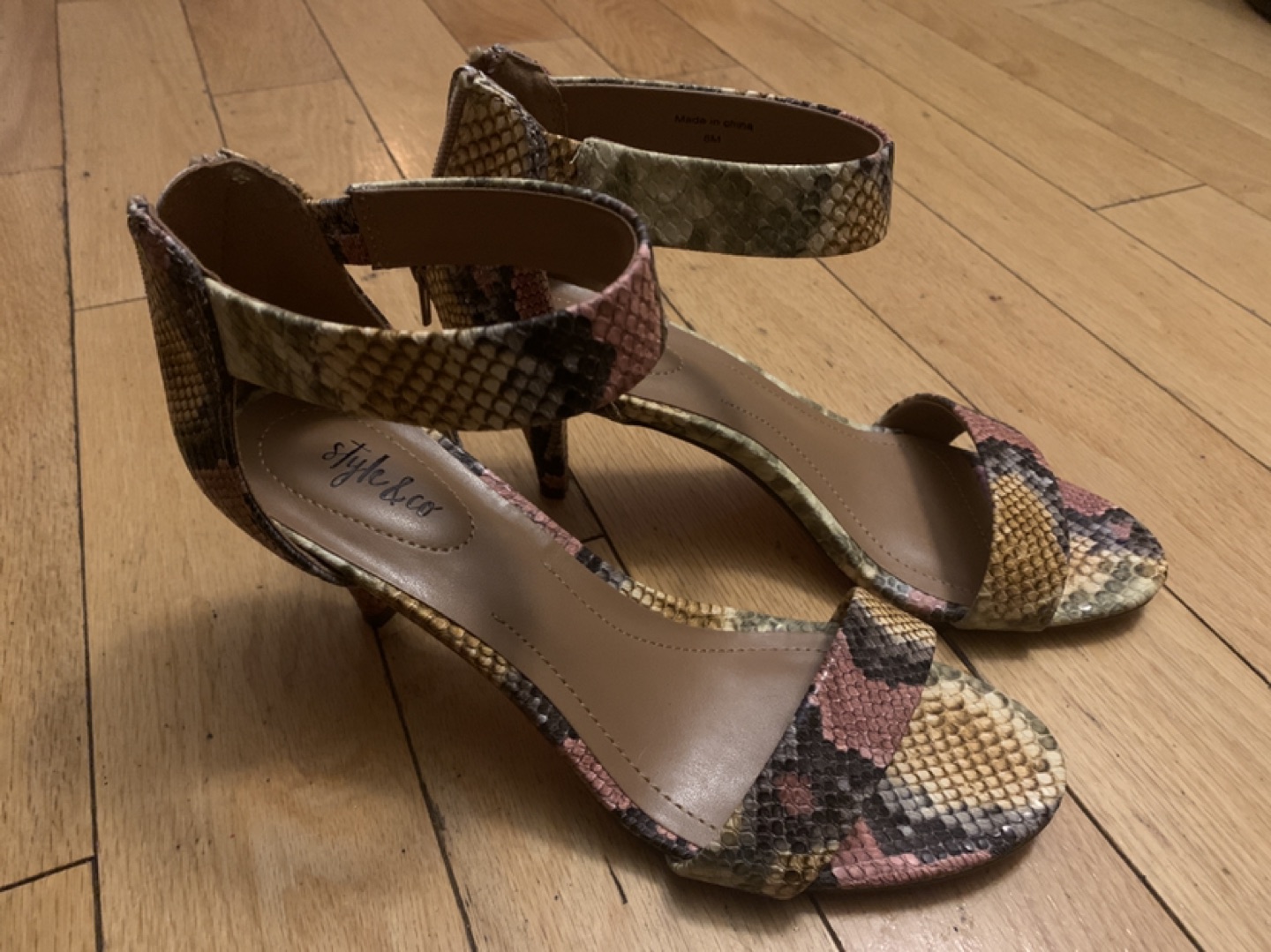 Beautiful Snakeskin style sandal size 8 thumbnail