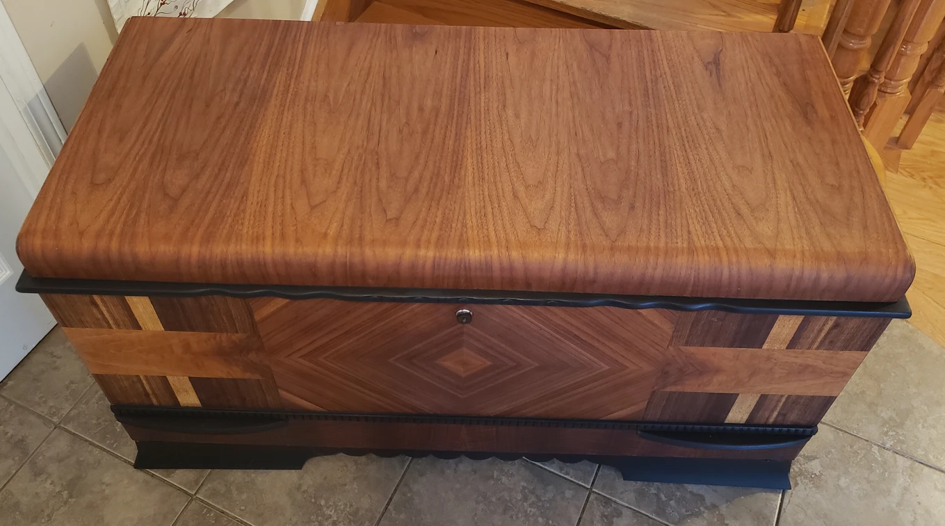 Cedar Chest - Antique image indicator(2)