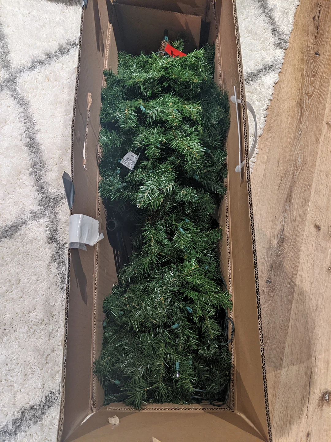 6.5ft Pre-Lit Christmas Tree image indicator(3)